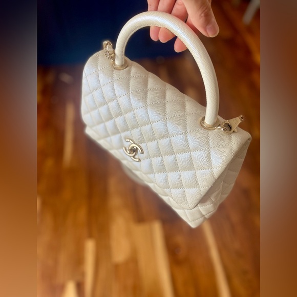 CHANEL 20K Iridescent White Caviar Quilted Coco Handle - Picture 2 of 9